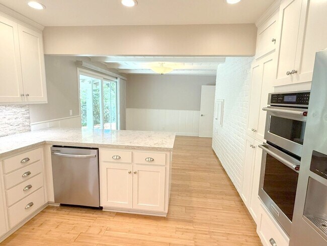 Building Photo - Remodeled One Story Home Located In Desirable Lafayette !