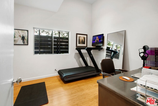 Building Photo - 639 Vernon Ave