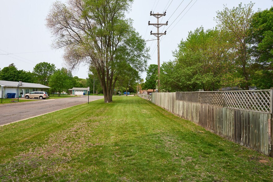 side - 1353 15th Ave S