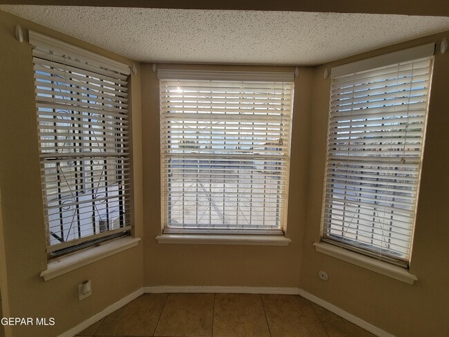 Building Photo - 305 Garden Grove Ln