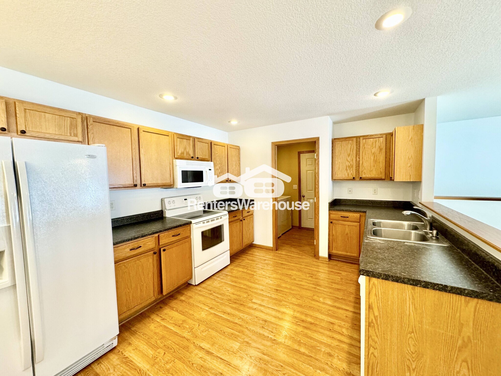 Building Photo - 2011 E 1st Ave