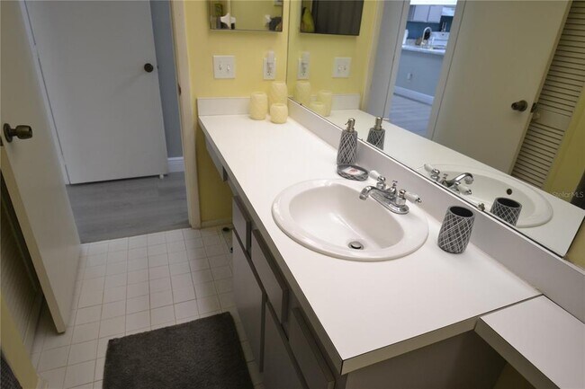 Building Photo - 284 Woodlake Wynde