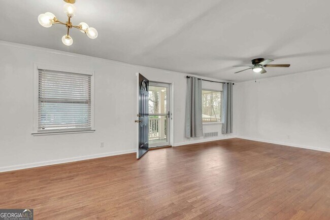 Building Photo - 2015 E Camellia Dr