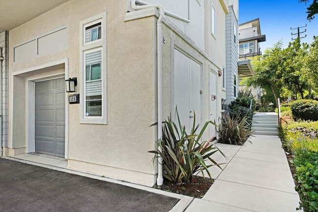 Building Photo - Sophisticated Modern Townhouse in the Hear...
