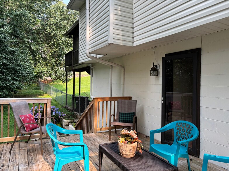Building Photo - 1700 Sonia Dr