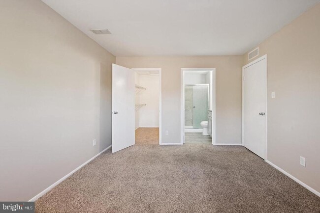 Building Photo - 706 Woodhollow Dr