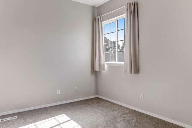 Building Photo - BSU 2 bedroom home