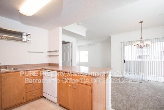 Building Photo - 10001 Woodcreek Oaks Blvd