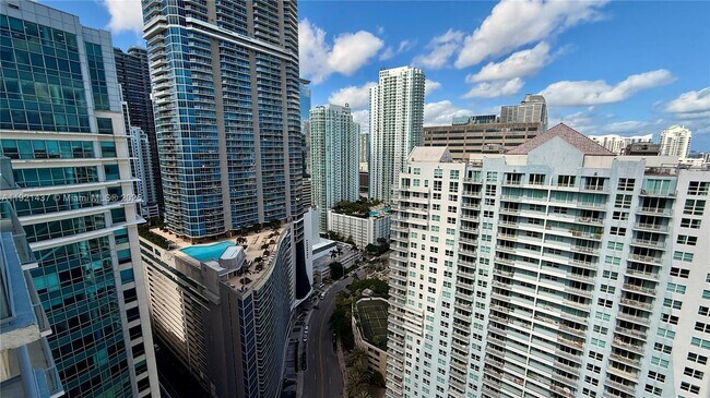 Building Photo - 1155 Brickell Bay Dr