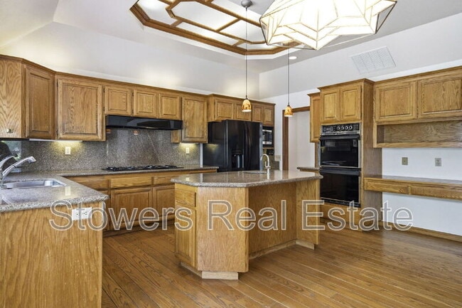 Building Photo - 618 Banister Ln