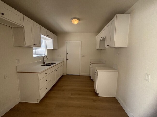 Building Photo - Remodeled 3 bedroom 2 bath Single Story Ho...