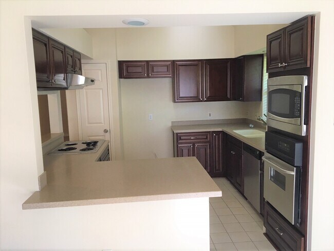 Building Photo - 3318 Kempwood Dr