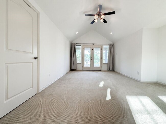 Building Photo - 14 Spincaster Drive
