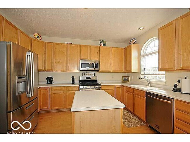 Building Photo - 1367 Hinault Way