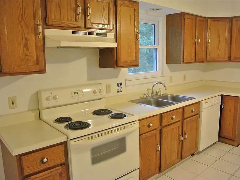 Building Photo - 905 Crestview Ln