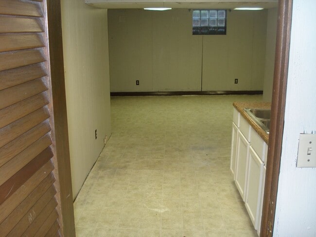 Building Photo - 400-402 Burr