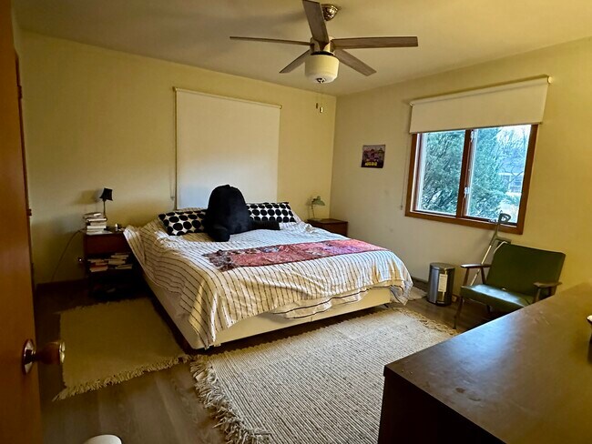 Building Photo - 1708 Pleasant St