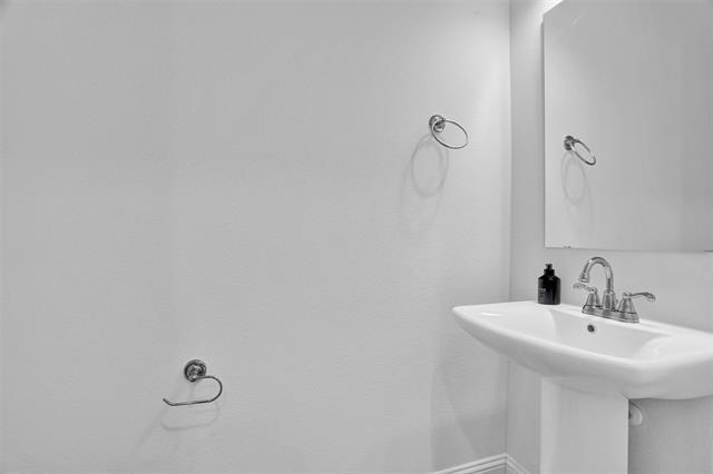 Building Photo - 1484 Weston Rd