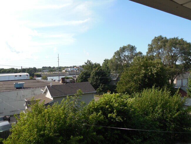 RIVER VIEW - 528 N 1st St
