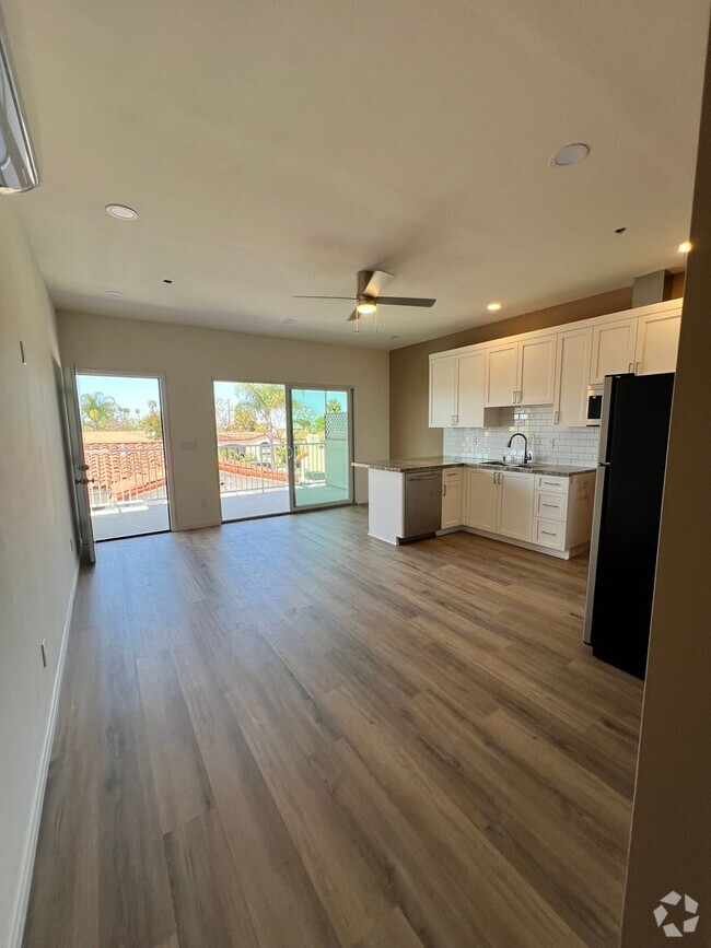 Building Photo - 4709-11 Soria Dr