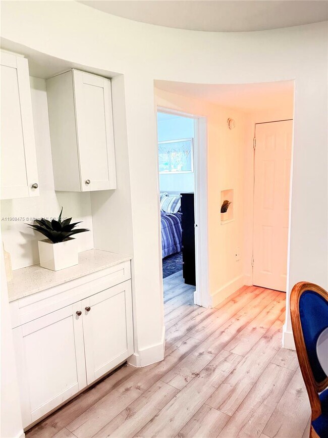 Building Photo - 6941 Bay Dr