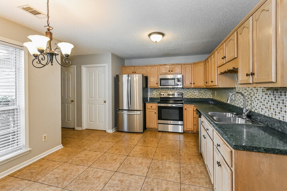 Building Photo - 2086 Heather Ridge