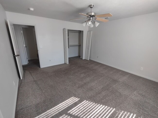 Building Photo - Fox Cove Unit