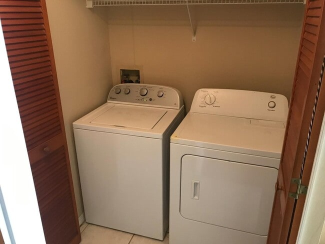 Building Photo - Beautiful 3 Bed 2 Bath Condo in Sweetwater Club