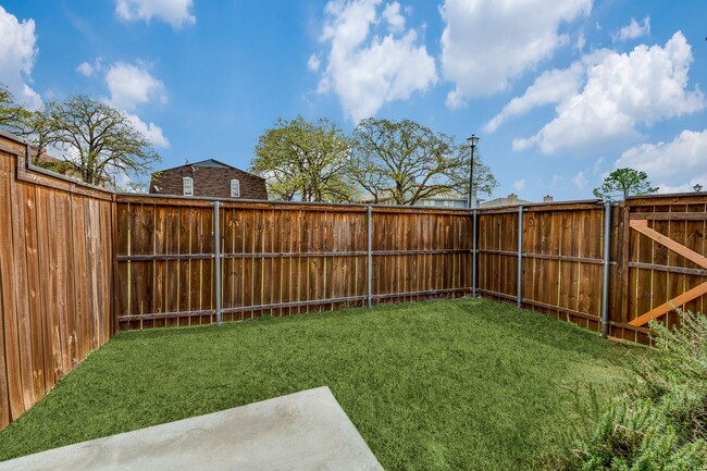 Building Photo - 115 Peachtree Ct