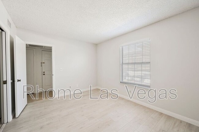 Building Photo - 3823 S Maryland Pkwy