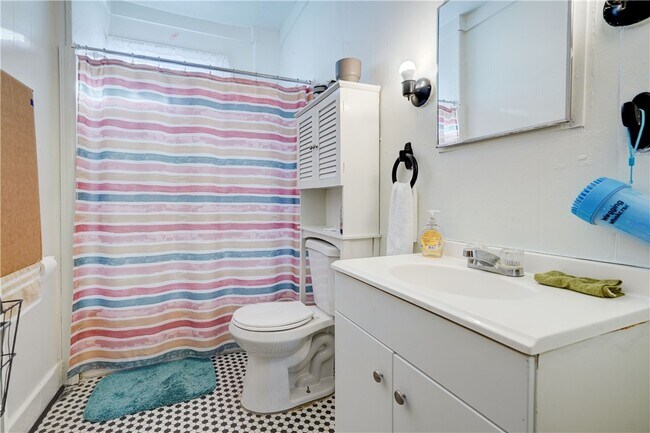 Building Photo - 183 Union St N