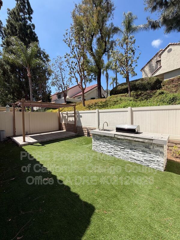 Building Photo - 25321 Vista Hermosa