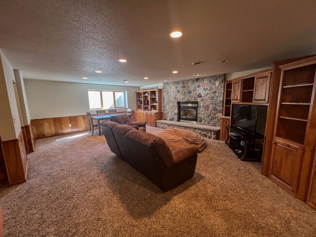 Building Photo - Single Family Home in Moorhead!