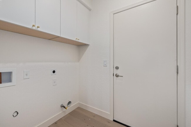 Building Photo - 7152 E Night Glow Cir