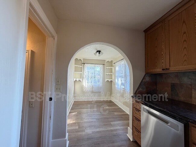 Building Photo - 1435 18th St NE