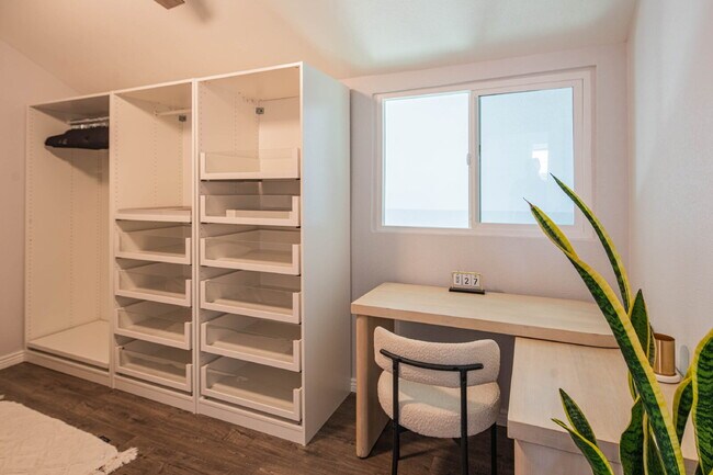 Building Photo - 10615 N 63rd Dr