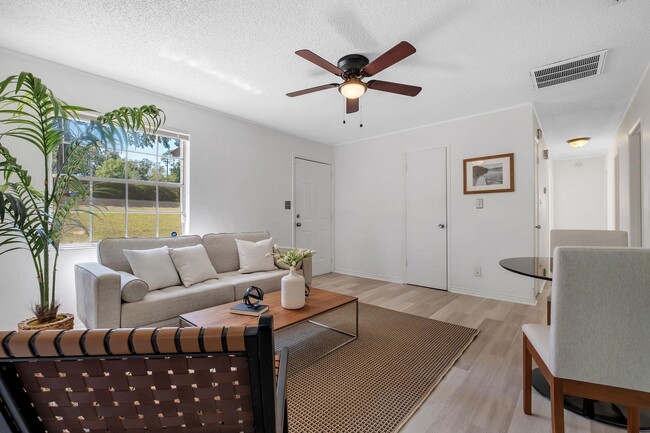 Building Photo - 3421 Sunnyside Dr