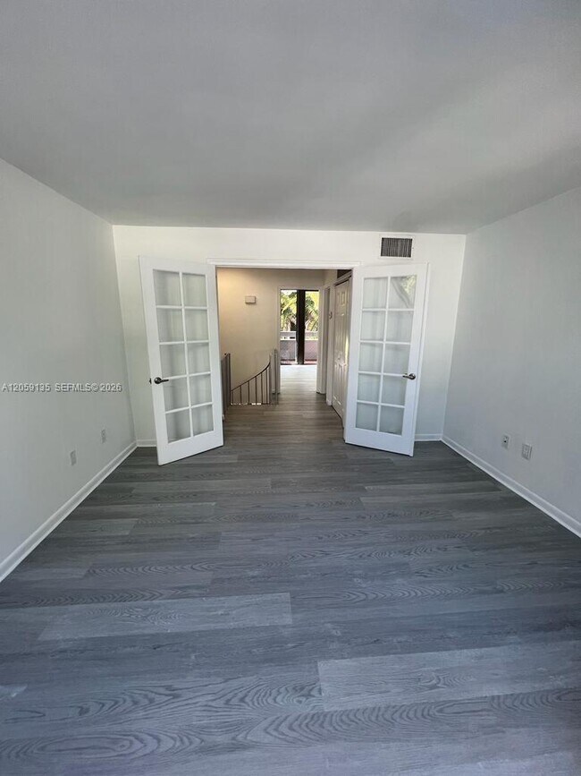 Building Photo - 2180 Brickell Ave