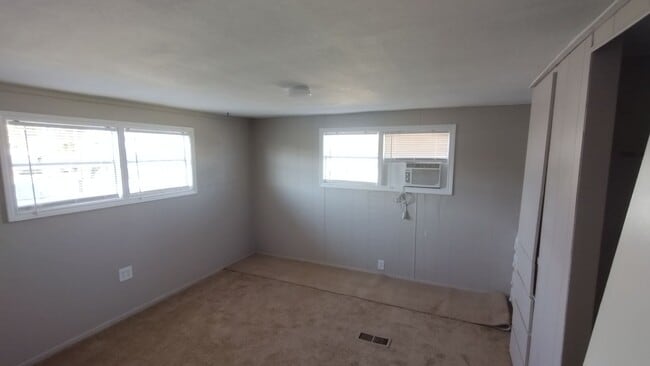 Building Photo - 2 Bedrooms with 2 Bathrooms Home on Large ...