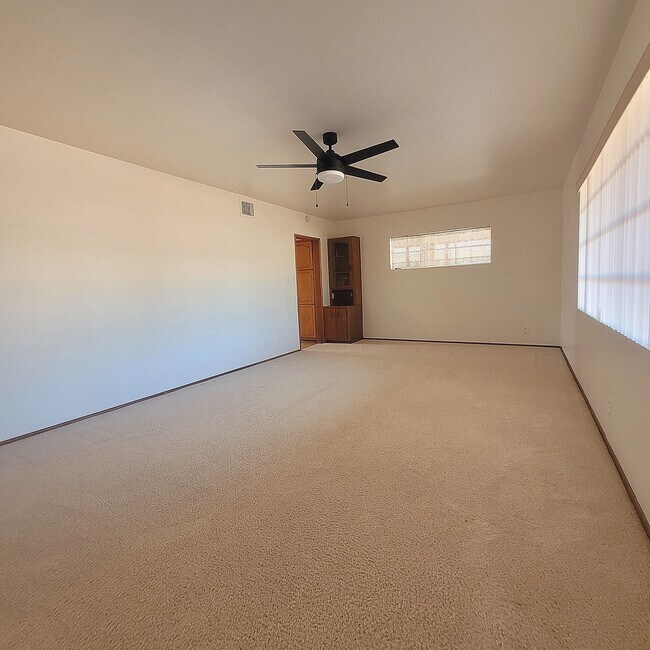 Building Photo - 8229 E Cambridge Ave