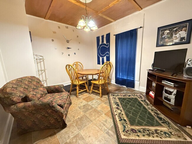 Building Photo - 1 Bed, 1 Bath Apartment, All Utilities Included - Short Term Lease Options Available!