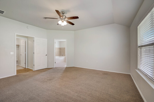 Building Photo - 5800 Silver Screen Dr