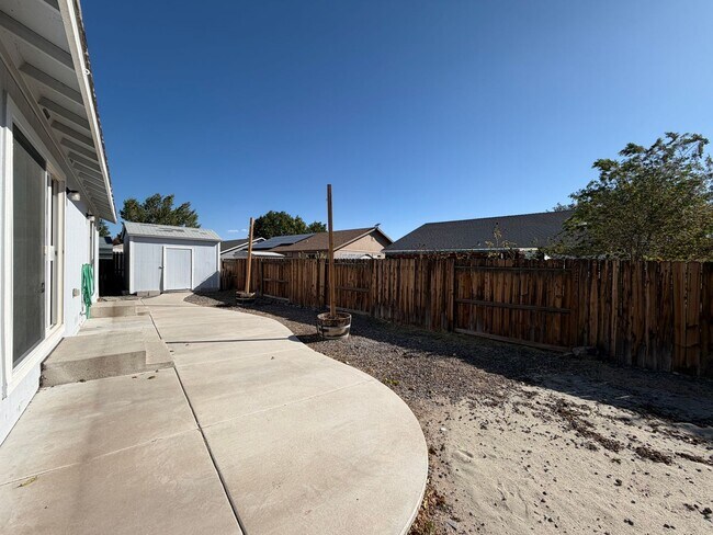 Building Photo - 221 Endeavor Ln