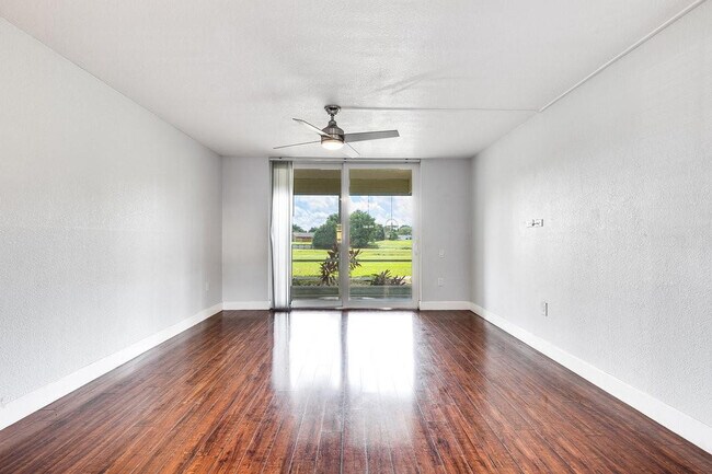 Building Photo - 9080 Lime Bay Blvd