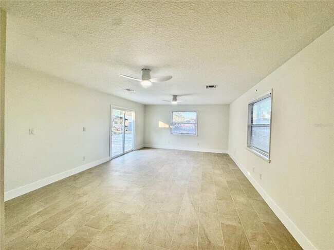 Building Photo - 2559 W Lake Dr