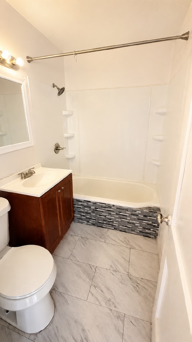 Building Photo - 2-Bed, 1- Bath Brick Home For Rent