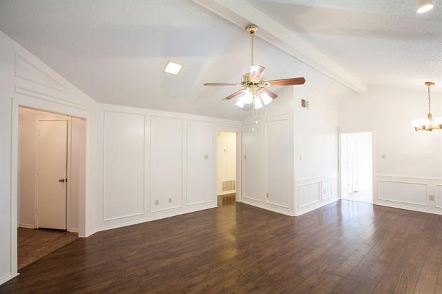 Building Photo - 2025 Lorient Dr