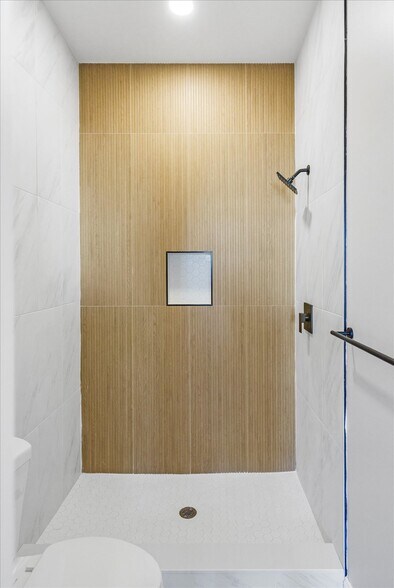 Building Photo - 1415 E Lanvale St