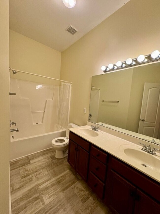 Building Photo - 213 Chateau Pl