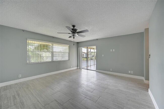 Building Photo - 8760 Azalea Ct